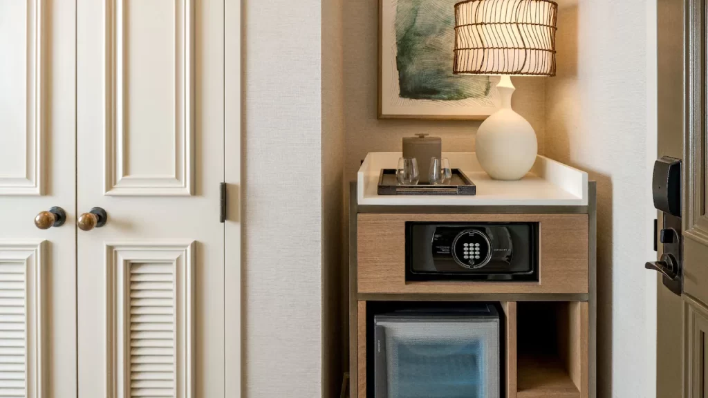 NAPRN-P0396-Guestroom-Details.16x9