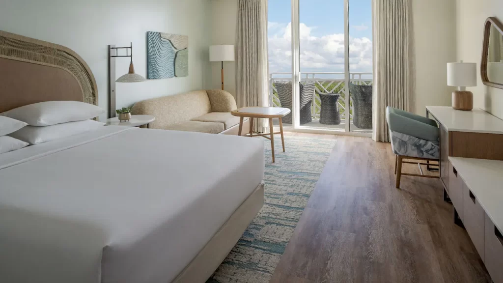 NAPRN-P0406-King-Partial-Bay-View-Balcony-With-Sofabed.16x9