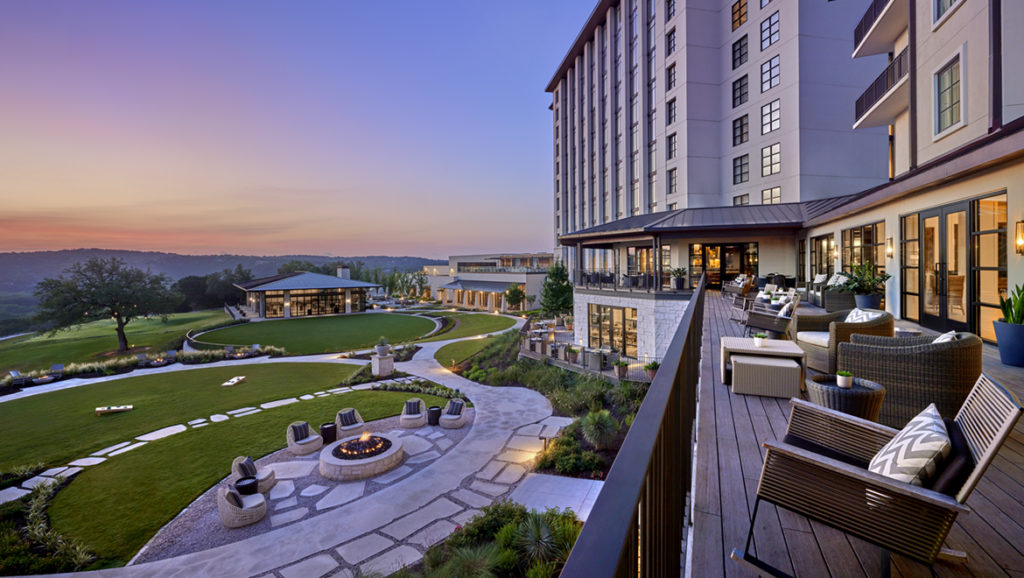 ausrst-omni-barton-creek-resort-jim-bobs-terrace-exteiror-view