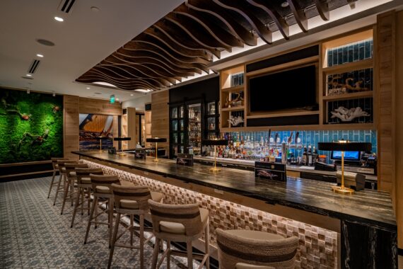 Latitudes-Bar-570x380